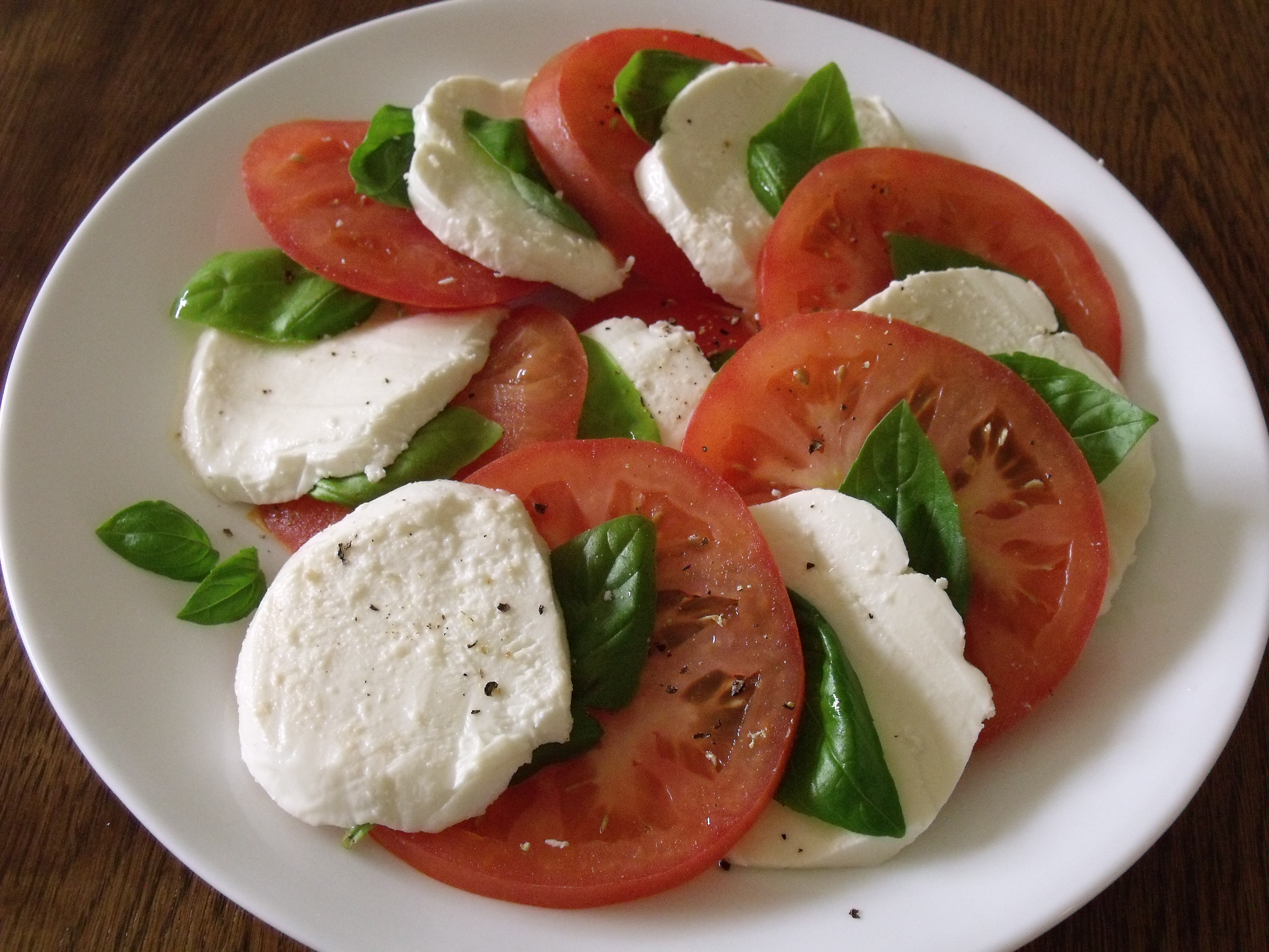 Easy And Summery Insalata Caprese Caprese Salad • Curious Cuisiniere