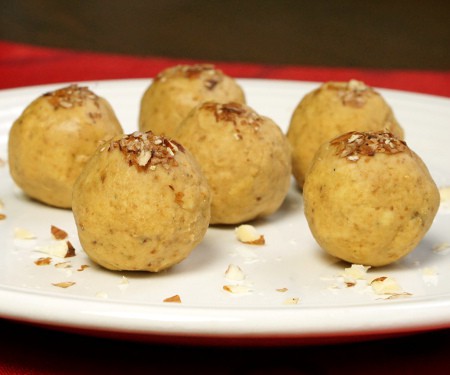 Besan-Ladoo-Indian-Chickpea-Candy-9100.450