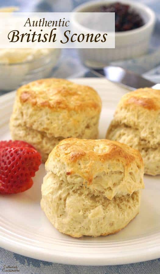 Ein authentischer britischer Scone ist die perfekte Beilage zu Ihrer wärmenden Tasse Tee, besonders wenn Sie etwas Clotted Cream und Marmelade zum Servieren dabei haben! | www.CuriousCuisiniere.com