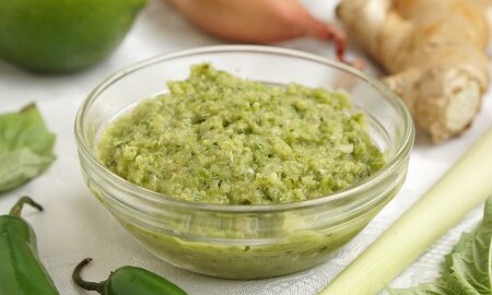 Homemade Thai Green Curry Paste And An Easy Thai Green Curry Curious Cuisiniere