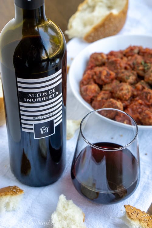 wino Nawarry z Albondigas Tapas hiszpańskie klopsiki | Curious cuisiniere