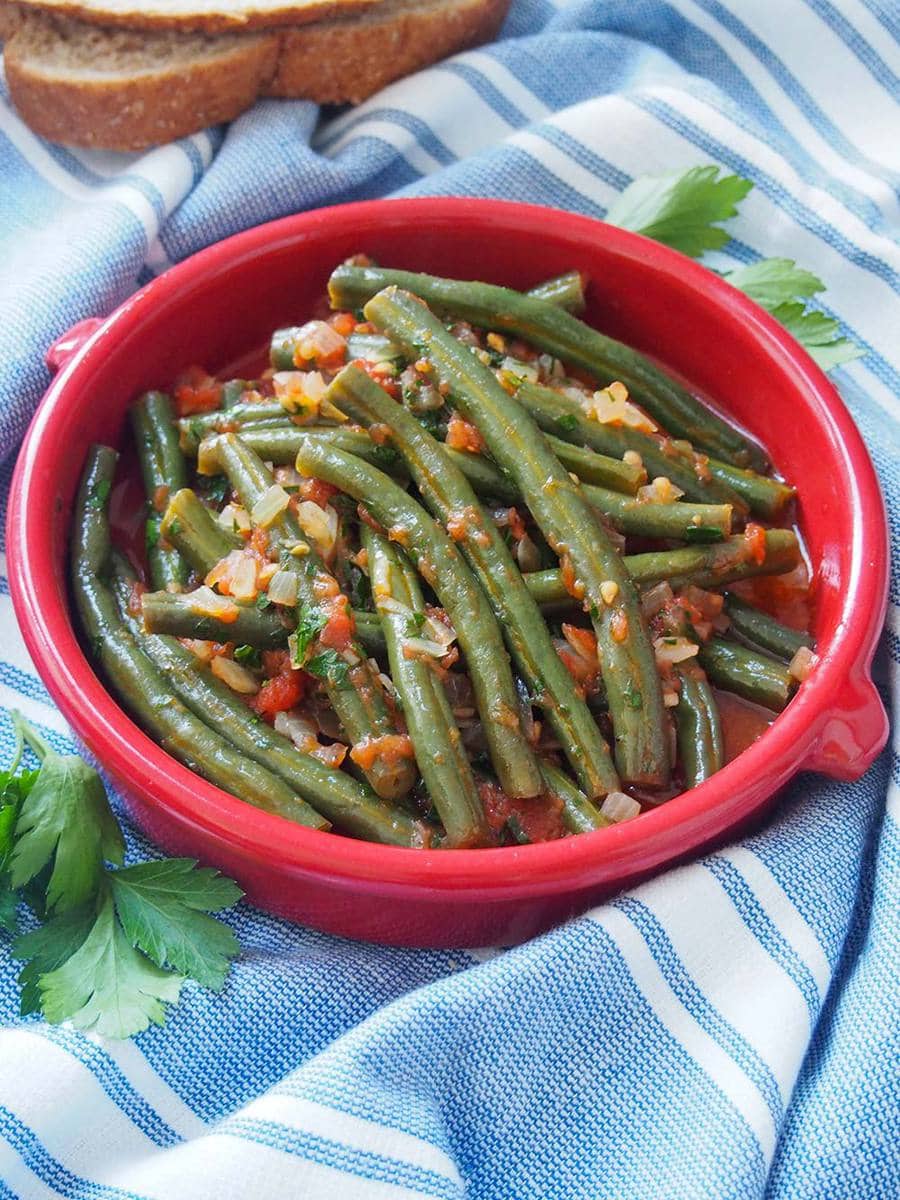 Fasolakia (Greek green beans) • Curious Cuisiniere