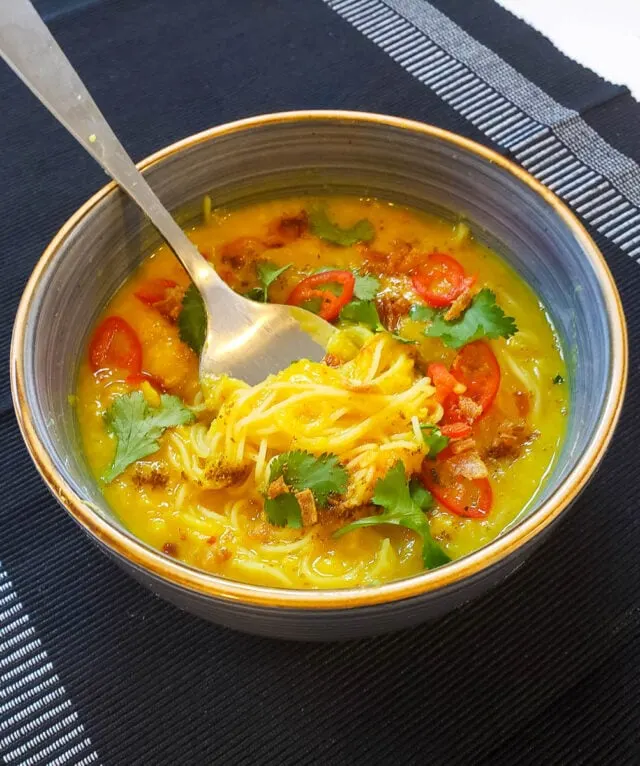 Pae Hin - Burmese Chickpea soup with noodles