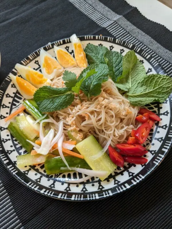 Mee Kola - Cambodian vegetarian noodles with eggs 