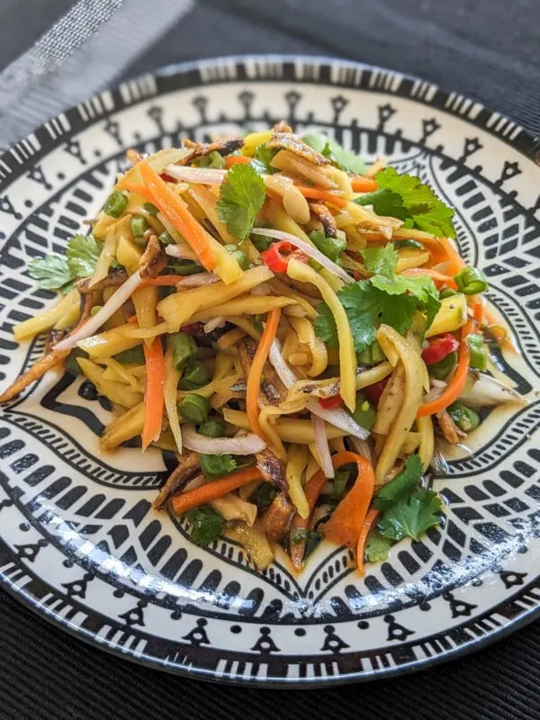 Thai mango salad - yum mamuang - with peanuts and lime