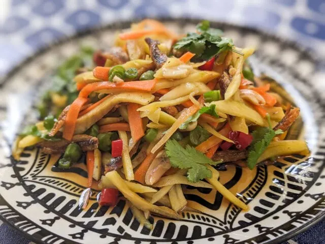 Thai mango salad - yum mamuang